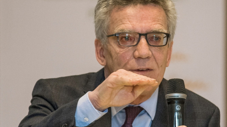 Der frühere Bundesinnenminister Thomas de Maizière sollte in der Chemnitzer Turn-Affäre vermitteln. Doch er fühlt sich nicht zuständig.