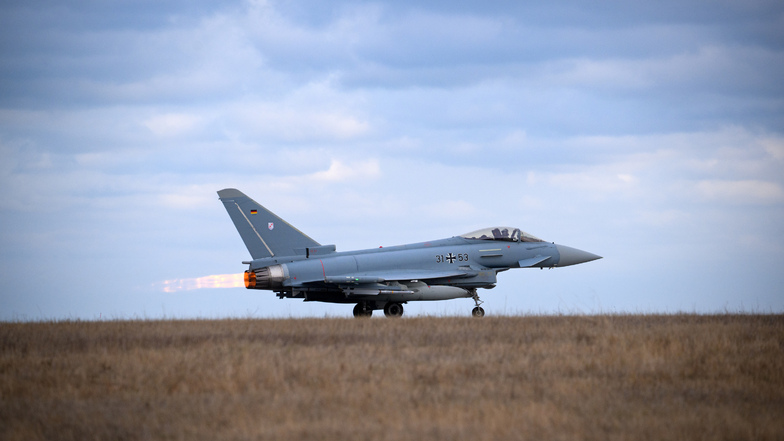 Ein Eurofighter startet auf dem Flugplatz Mihail Kogalniceanu in der Nähe von Constanta: Die deutsche Luftwaffe unterstützt derzeit Nato-Mitglied Rumänien mit  Kampfflugzeugen.