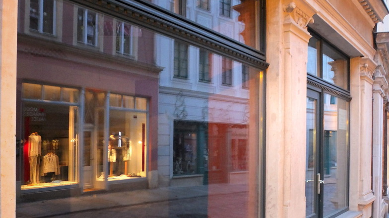 Wie Schaufenster in der Altstadt und Triebischvorstadt erscheinen, ist in Gestaltungs- und Werbesatzungen für diese Stadtteile geregelt.