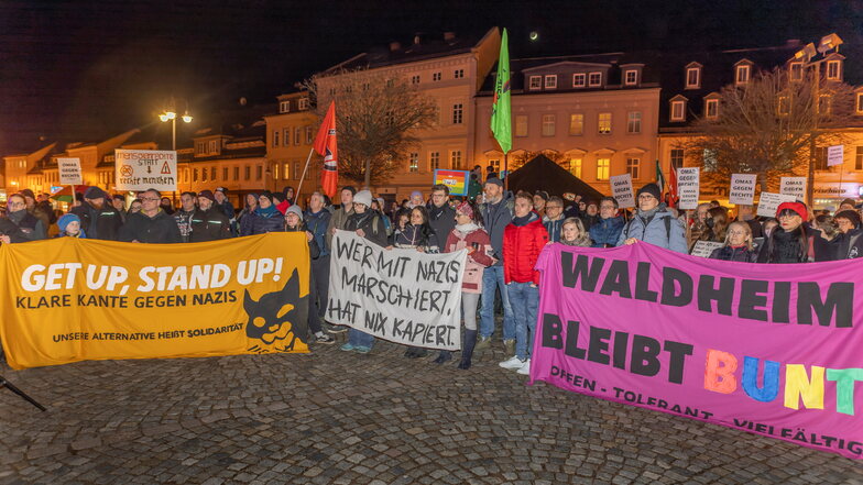 Seit mehreren Wochen wird in Waldheim Montags demonstriert. Nun ruft Bürgermeister Steffen Ernst zu einer Demokratie-Kundgebung am Sonntag, 10. März auf.