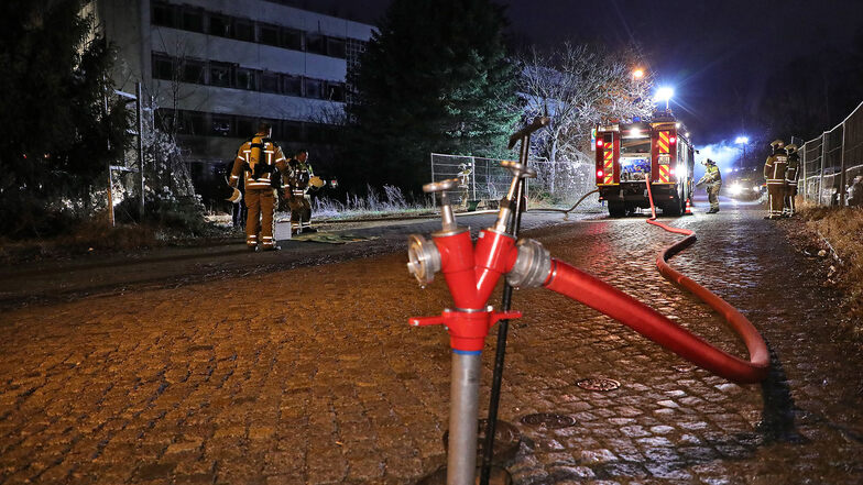 Am Samstagabend musste die Feuerwehr in Cossebaude einen Brand löschen.