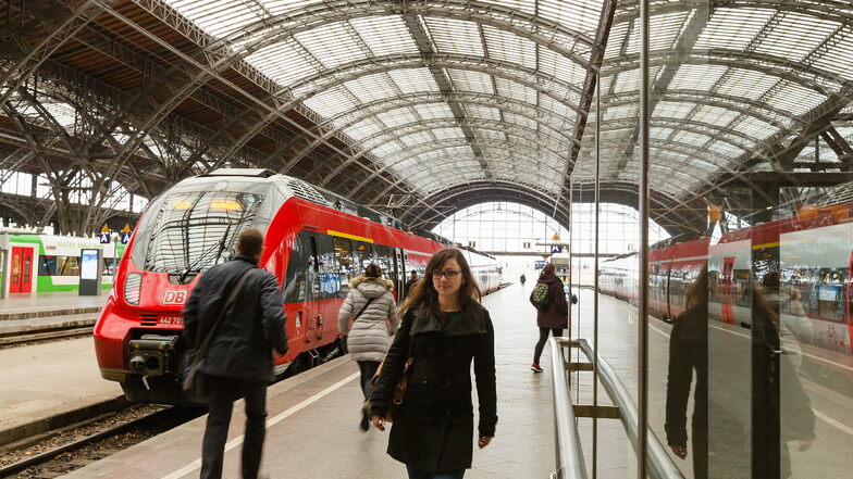 Vom Leipziger Hauptbahnhof – hier ein Archivfoto – gibt es bisher keine S-Bahn-Linie, die bis nach Riesa führt. Allerdings existieren Überlegungen, das zu ändern.