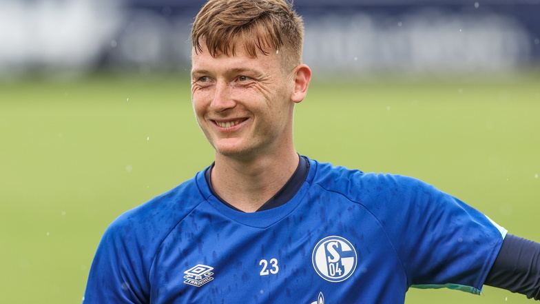Im Trainingslager im österreichischen Mittersill lacht Markus Schubert und hat gute Laune. Die dürfte ihm vergangen sein, als ihn Schalkes Trainer zur Nummer zwei machte.