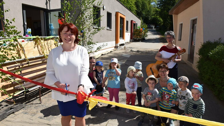 Im Juni 2020 hat Oberbürgermeisterin Kerstin Körner den Krippenanbau in der Kita Spatzennest in Schmiedeberg eröffnet.