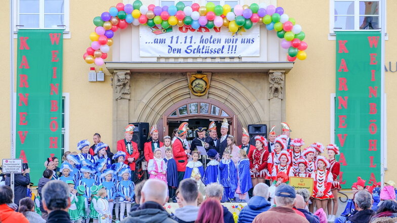 Karneval 2022: Der Weinböhlaer Karnevalsverein holte sich den Rathausschlüssel.