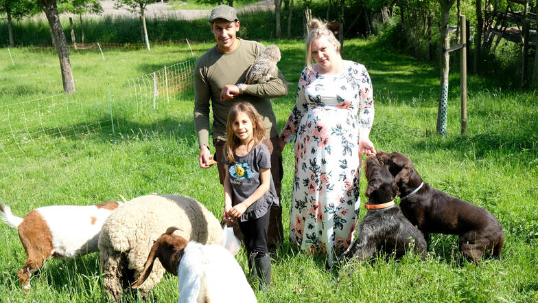 Der neue Dresdner Tierheimpfleger lebt mit seiner Familie in Scharfenberg wie auf einer kleinen Tierfarm.