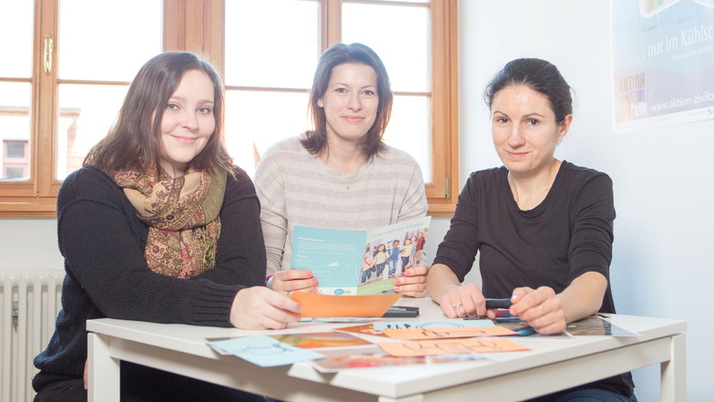 Claudia Weichelt (Mitte), Leiterin des AZ-Projekts "Couragierte Kinder": Wir wollen Kita-Pädagogen im stressigen Corona-Alltag helfen.