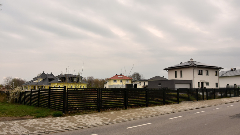 Das neue Wohngebiet „Zur Alten Elster“ mit 15 Häusern an der Kolpingstraße in Hoyerswerda. .