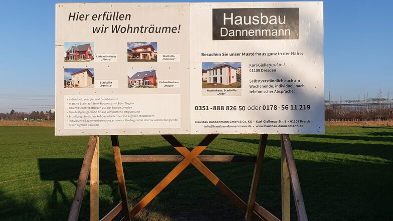 Bautafel auf der Sporbitzer Straße in Heidenau.