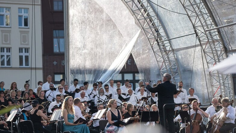 Mit einem Konzert auf der Bühne des Görlitzer Altstadtfestes startete das Lausitz-Festival am 24. August.