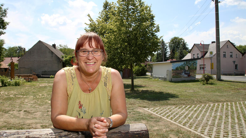 Inge-Margret Buntrock vom Kreba-Neudorfer Heimatverein lädt alle interessierten Einwohner am Sonnabend zum Sommernachtsplausch auf den Dorfplatz ein.