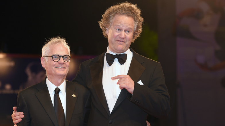 Der Regisseur Florian Henckel von Donnersmarck (r.) ist mit seinem Film "Werk ohne Autor" für den Oscar nominiert. Links steht Kameramann Caleb Deschanel.
