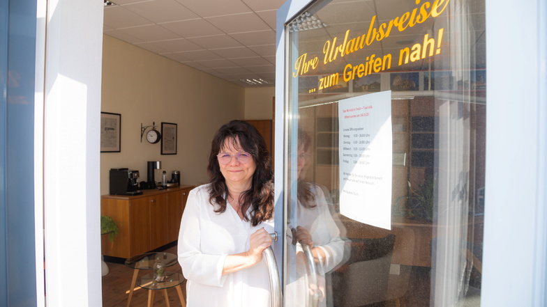 Inhaberin Susanne Teich öffnet am Montag ihr Reisebüro in Niesky wieder.