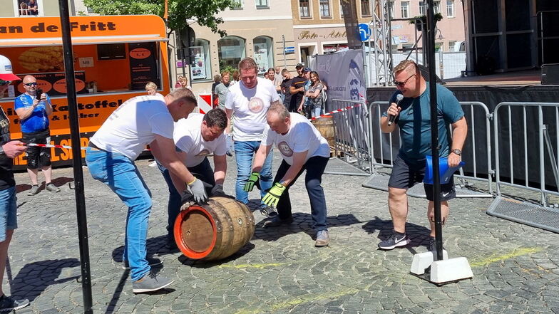 Radeberger Bierstadtfest: Sieg für die Fußballer vom RSV beim Bierfassrollen