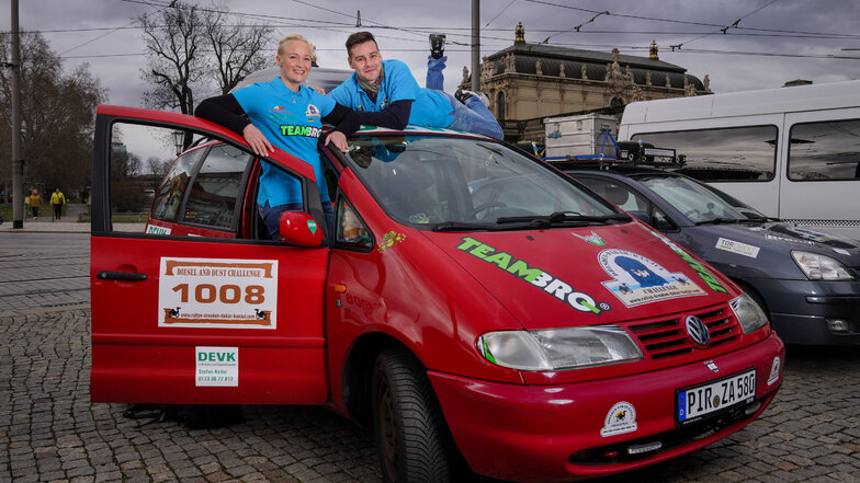 Anita Otto und Stefan Keller sind Rallyeneulinge. Sie wollen mit ihrem VW bis nach Gambia kommen.