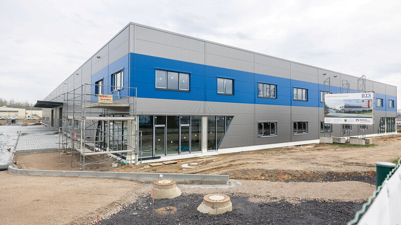 Erster D.I.S.-Neubau in Copitz-Nord: 1.300 Quadratmeter Bürofläche, 5.000 Quadratmeter Produktionshalle.