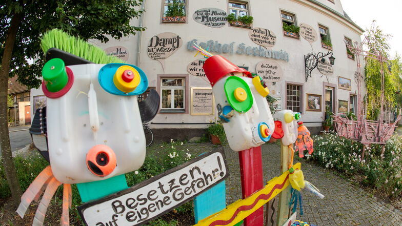 Der Gasthof Serkowitz mit dem Lügenmuseum kommt erneut auf die Verkaufsliste der Stadt Radebeul.