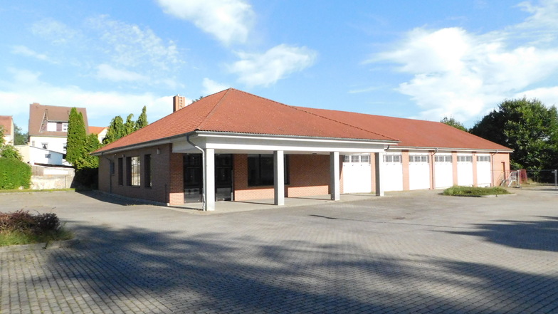 Der Aldi sollte vom Verein Rot-Weiß Bad Muskau gekauft und zum Vereinshaus umgebaut werden. Seit 2023 ist das Projekt aus Geldgründen verworfen.