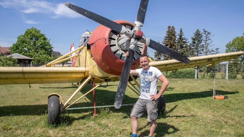 Frank Sommer will den alten DDR-Agrarflieger wieder in Gang bringen und hofft auf hilfreiche Hinweise ehemaliger Piloten und Flugzeugschlosser.