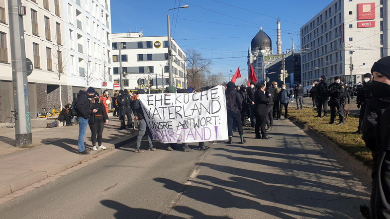Protestzug gegen Neonazi-Kundgebung auf der Weißeritzstraße.