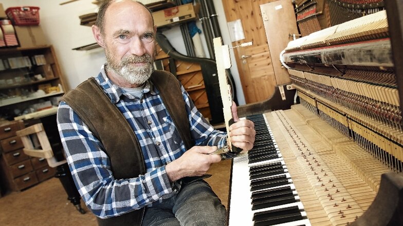 Mit seinem Klavierhaus hat sich Wolfgang Trobisch nicht nur in der Region, sondern auch überregional einen Namen gemacht. Lediglich Händler zu sein, würde ihm nicht reichen. Für ihn gehört die Werkstatt ganz selbstverständlich dazu.