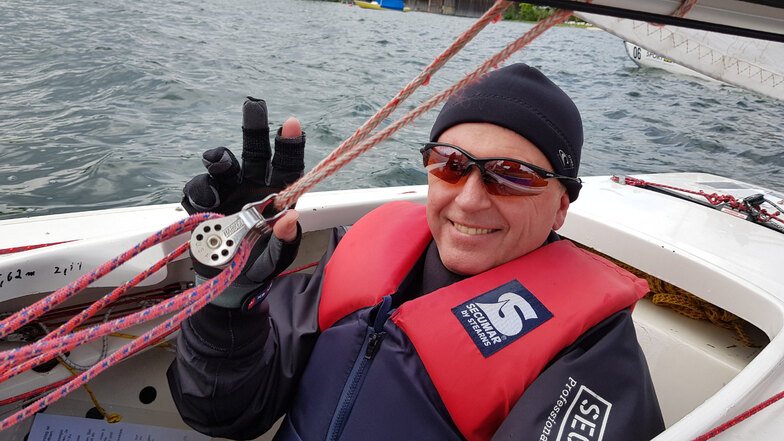 Maik Aberle ist heute erfolgreich beim Inklusions-Segeln im 1. Wassersportverein Lausitzer Seenland am Geierswalder See.
