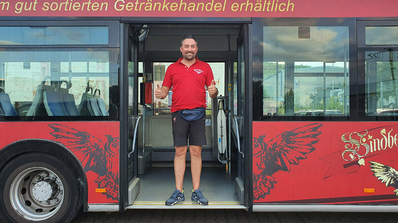 Alexander Frenzel macht für sein "Windberg-Pilsner" jetzt auf einem Bus Reklame.