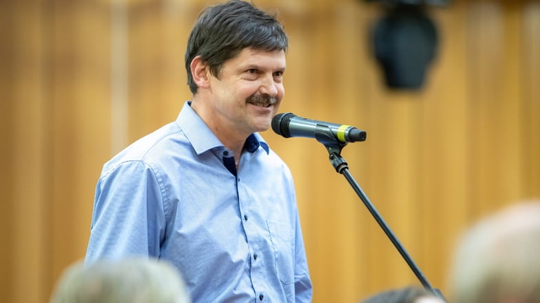 Der 53-Jährige Autohändler Sylvio Arndt aus Niesky tritt als parteiunabhängiger Kandidat bei der Landratswahl im Landkreis Görlitz an.