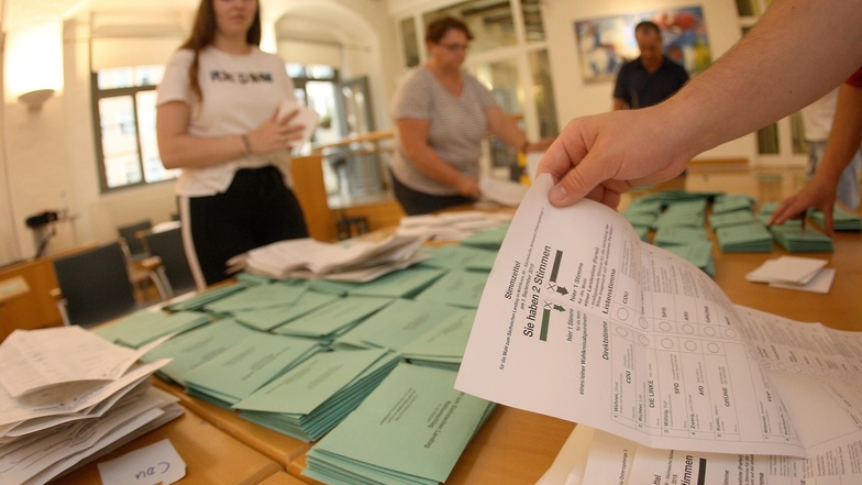 Dieses Jahr mussten in den Briefwahllokalen so viele Stimmen ausgezählt werden wie noch nie. So auch in Pirna.