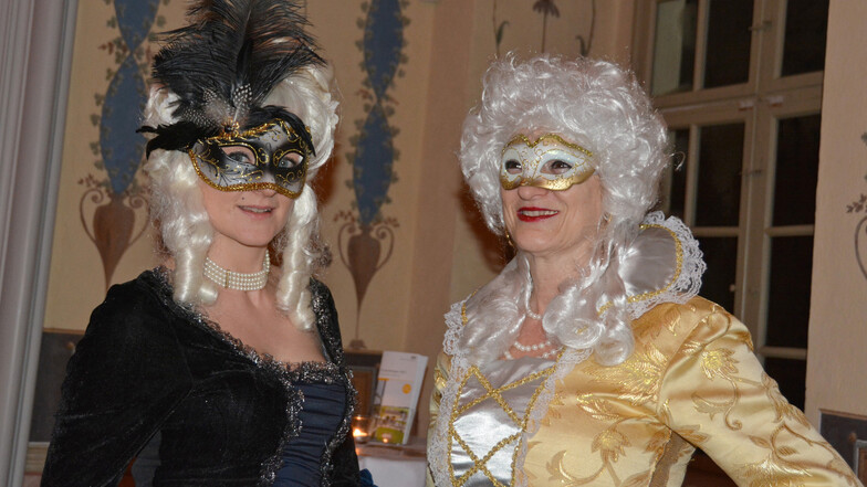 Fantasievolle Masken und rauschende Gewänder sind im März wieder bei der Ballnacht im Rammenauer Schloss gefragt.