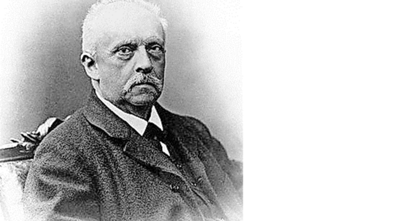 Hermann von Helmholtz
Wissenschaftler: "Der eigentliche Entdecker ist der, der den neuen Gedanken gehabt hat. Experimente sind zwar auch nötig, doch ist es leichter, diese anzustellen als den Gedanken zu finden, und Experimente kann auch ein anderer anste