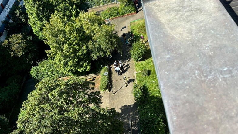 Ansicht vom Dach eines Heidelberger Wohngebäudes, aus dessen siebten Stock ein vierjähriger Junge stürzte.