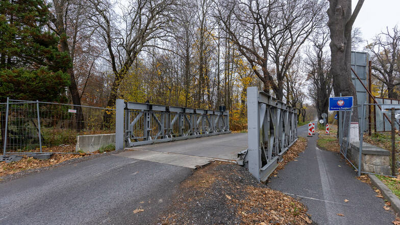 Die Grenzbrücke zwischen Hradek und Porajow muss mal wieder repariert werden.