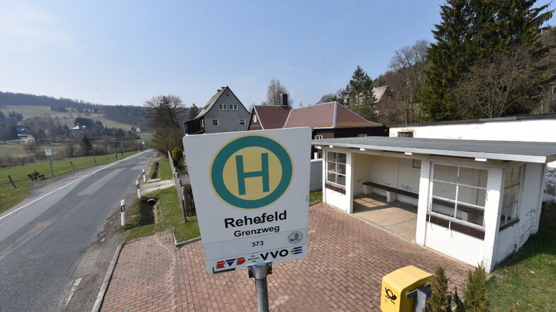 Die Linie 373 steuert die Bushaltestelle "Grenzweg" in Rehefeld ab Montag erst nach einem langen Umweg an.