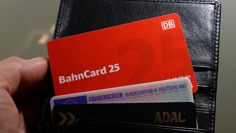 Die Bahncard 25 und 50 wird es ab 9. Juni nicht mehr als Plastikkarte geben.