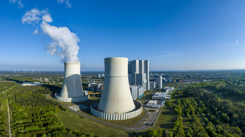 In Schwarze Pumpe entstand Europas größter Batteriespeicher, der das Stromnetz bei wechselnder Einspeisung von Strom aus erneuerbaren Quellen stabilisieren soll.