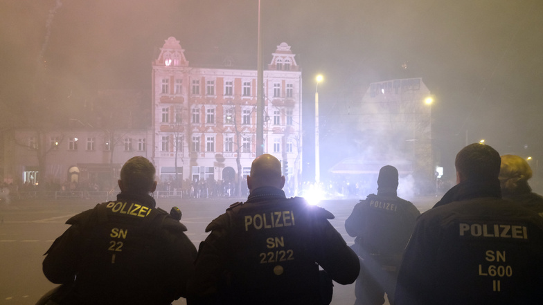 In der Silvesternacht kam es in Leipzig-Connewitz zu gewalttätigen Ausschreitungen zwischen Linken und der Polizei.