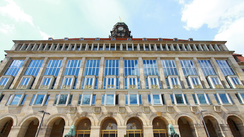 Die Polizei ermittelt wegen Geheimnisverrats: Das Datenleck soll sich im Dresdner Rathaus befinden.