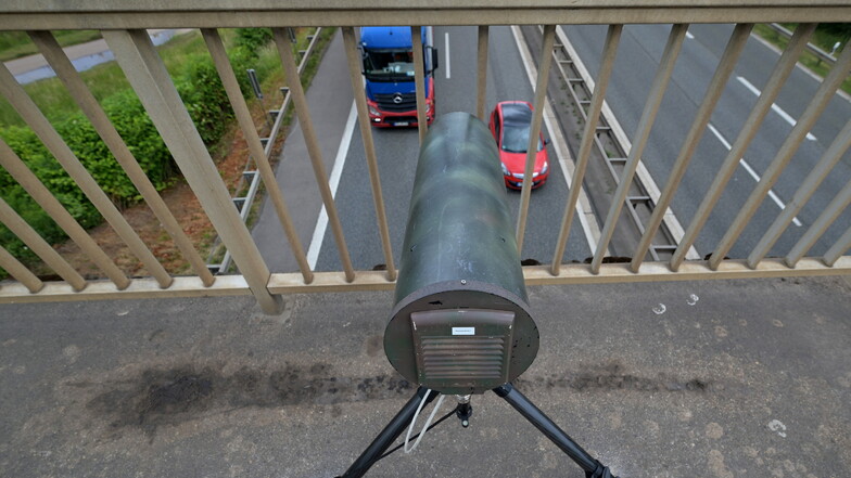 Die Monocam zur Aufzeichnung von abgelenkten Autofahrern ist 2022 an Autobahnen in Rheinland-Pfalz getestet worden.