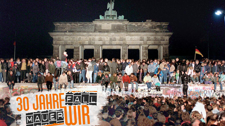 Jubelnd besetzte Ost und West am 10. November 1989 die Berliner Mauer – es war eine Feier des glücklichen Augenblicks. Kaum einer dachte an die Folgen.
