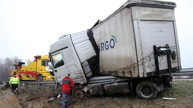 Der aus Tschechien kommende Lkw war gegen 8 Uhr am Dreieck Nossen unterwegs auf die A14 in Richtung Leipzig.