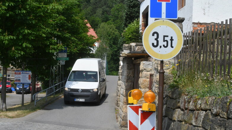 Schmal und unübersichtlich: Der linkselbische Teil des Elberadweges ist von Prossen aus die einzige Zufahrt nach Halbestadt.