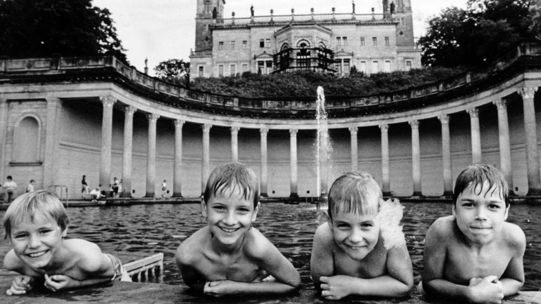 Im Juli 1980 wurde im Römischen Bad noch gebadet. Seit Jahren können es die Dresdner nicht einmal mehr betreten. Für die Sanierung sind nun möglichst viele Unterschriften gefragt. 