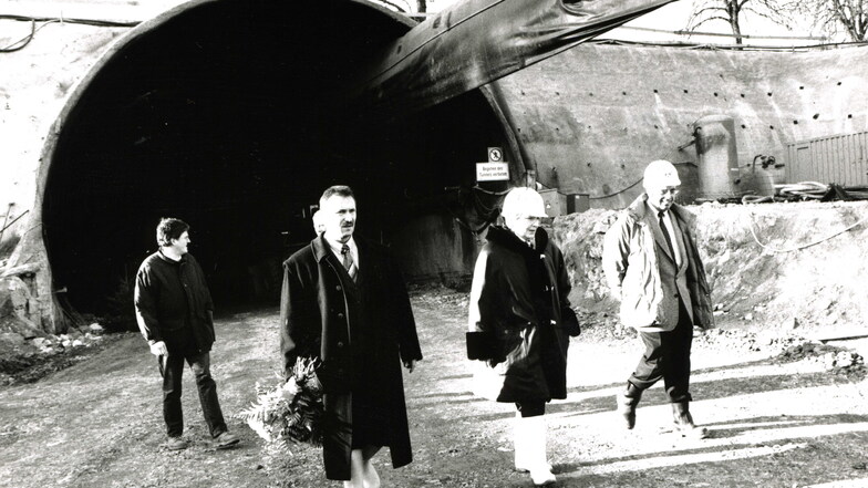 1996 besuchte Ingrid Biedenkopf den fast fertigen Königshainer Tunnel, für den sie Pate stand.