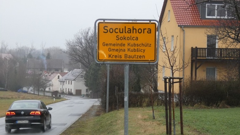 Soculahora wird jetzt ans zentrale Trinkwassernetz angeschlossen. Wenn die Hausanschlüsse hergestellt werden, bleibt die Bautzener Straße voll gesperrt.