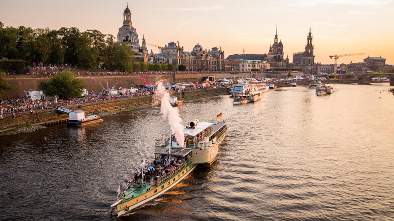 Die Dampferparade zum Stadtfest Dresden im vergangenen August schwamm auf einer Wasserwelle aus Tschechien.