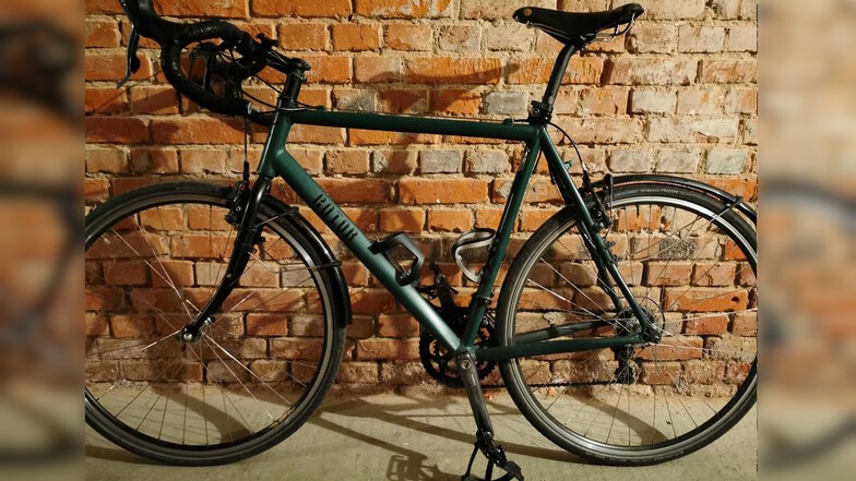Ein individuell zusammengebautes Fahrrad von Rotor steht im Keller eines Dresdner Kunden.