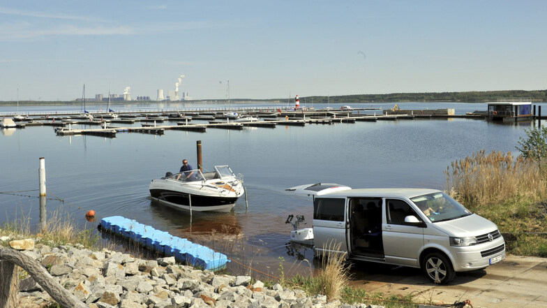 Die Boot, die derzeit im Hafen der Marina Klitten am Bärwalder See zu Wasser gelassen werden können, sind deutlich kleiner. .