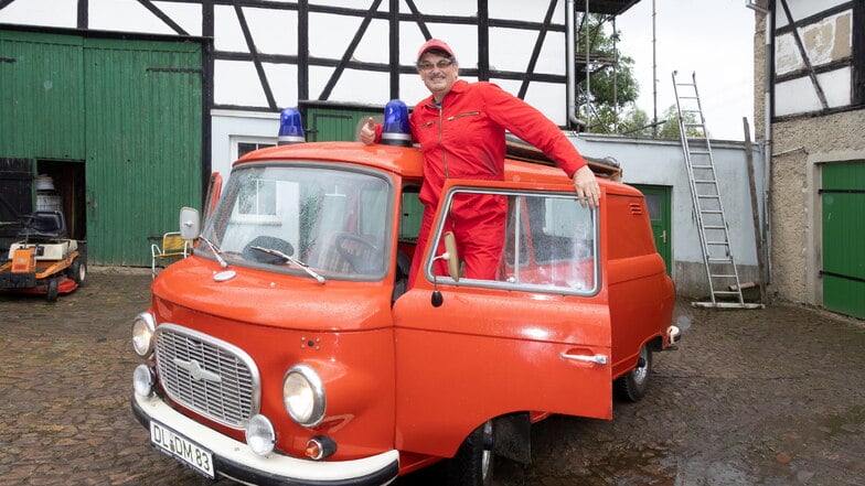 Seit kurzem steht der aussortierte B1000 der Freiwilligen Feuerwehr Littdorf auf dem Hof von Andreas Nitschke. 30 Jahre lang hat er ihn repariert und will ihn auch weiterhin ausfahren.