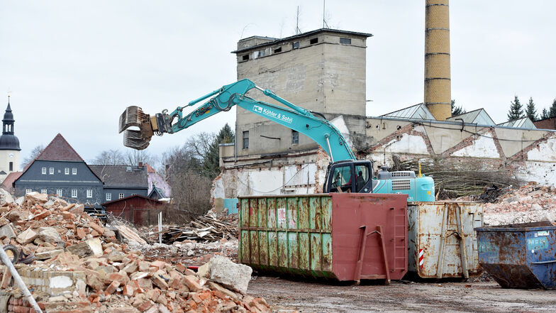 Das Damino-Werk in Walddorf wird zurzeit abgerissen.